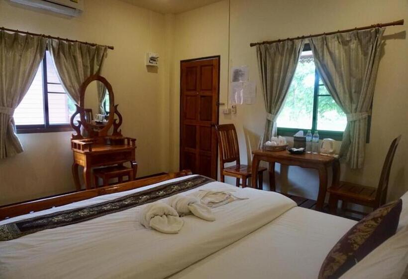 Ruean Phet Sawoei Resort