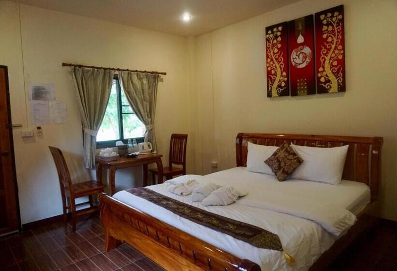 Ruean Phet Sawoei Resort