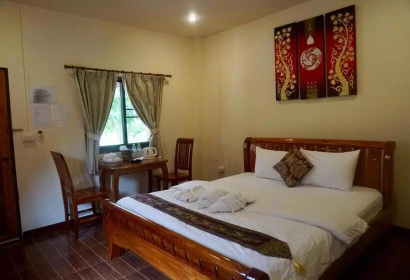 Ruean Phet Sawoei Resort