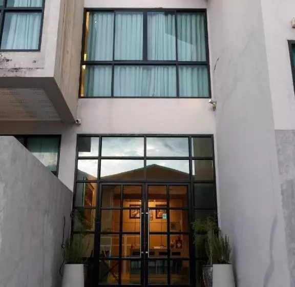 هتل Ban Nai Amphoe