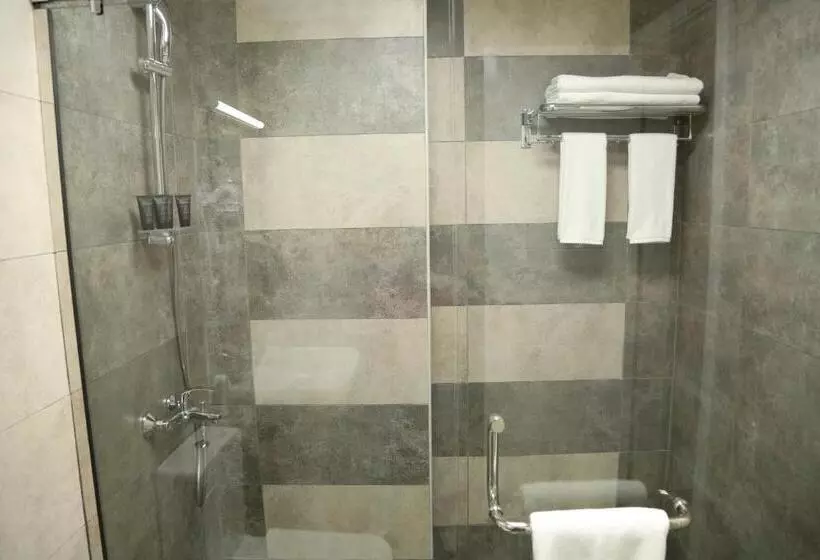 Uptown Hotel Apartment Fujairah By Gewan