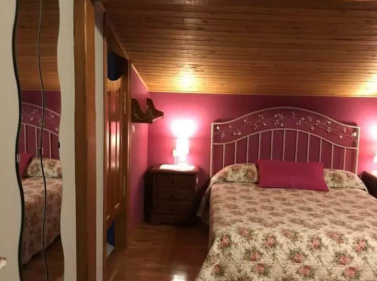 Apartamentos Turísticos Les Piperes