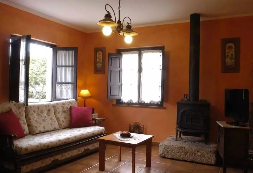 Apartamentos Turísticos Les Piperes