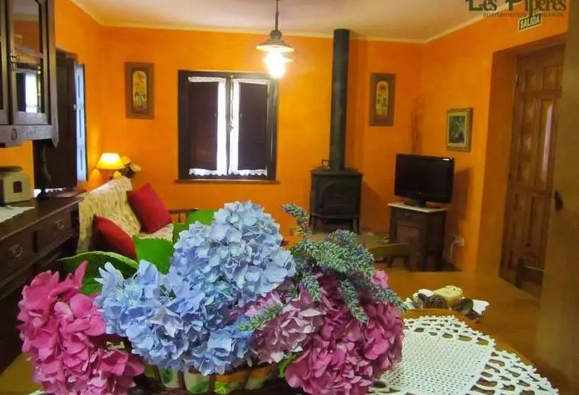 Apartamentos Turísticos Les Piperes