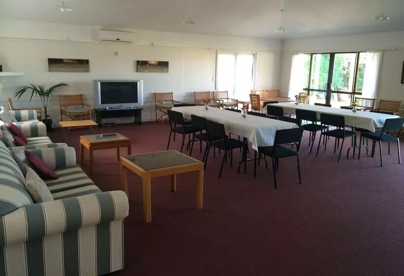 Отель Aotearoa Lodge
