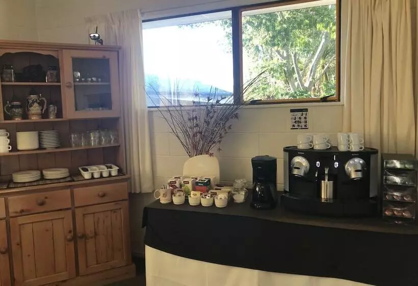 Отель Aotearoa Lodge