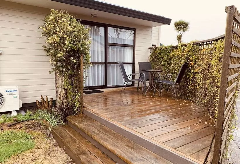 Отель Aotearoa Lodge