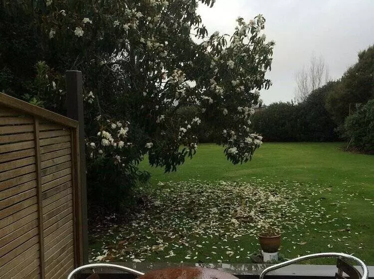 Отель Aotearoa Lodge