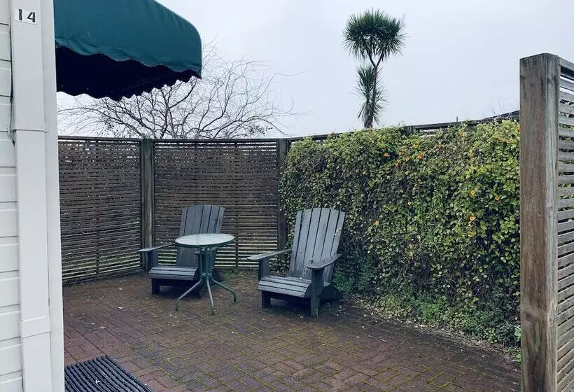 Отель Aotearoa Lodge