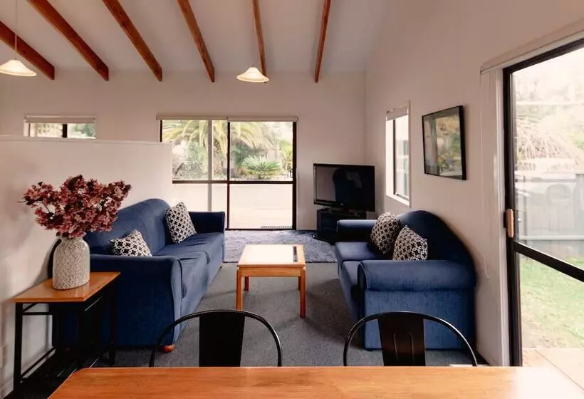 Отель Aotearoa Lodge