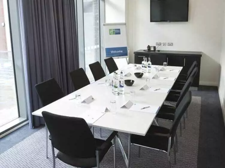 هتل Holiday Inn Express Manchester City Centre Arena, An Ihg