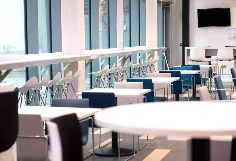هتل Holiday Inn Express Manchester City Centre Arena, An Ihg