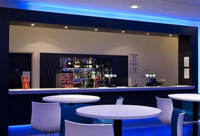 هتل Holiday Inn Express Manchester City Centre Arena, An Ihg