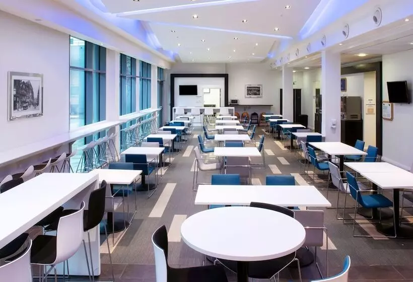 هتل Holiday Inn Express Manchester City Centre Arena, An Ihg