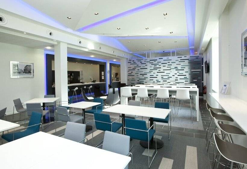 فندق Holiday Inn Express Manchester City Centre Arena, An Ihg
