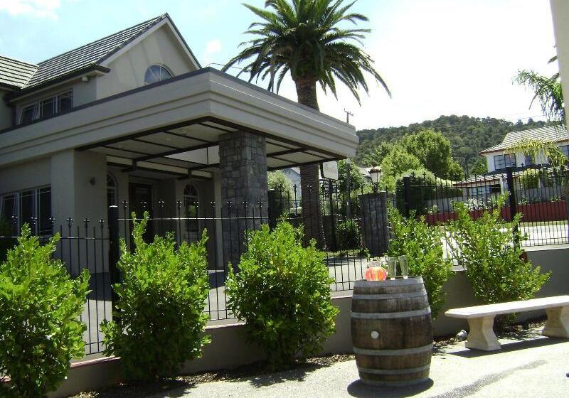 Отель Lodge Bordeaux