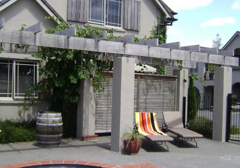 Отель Lodge Bordeaux