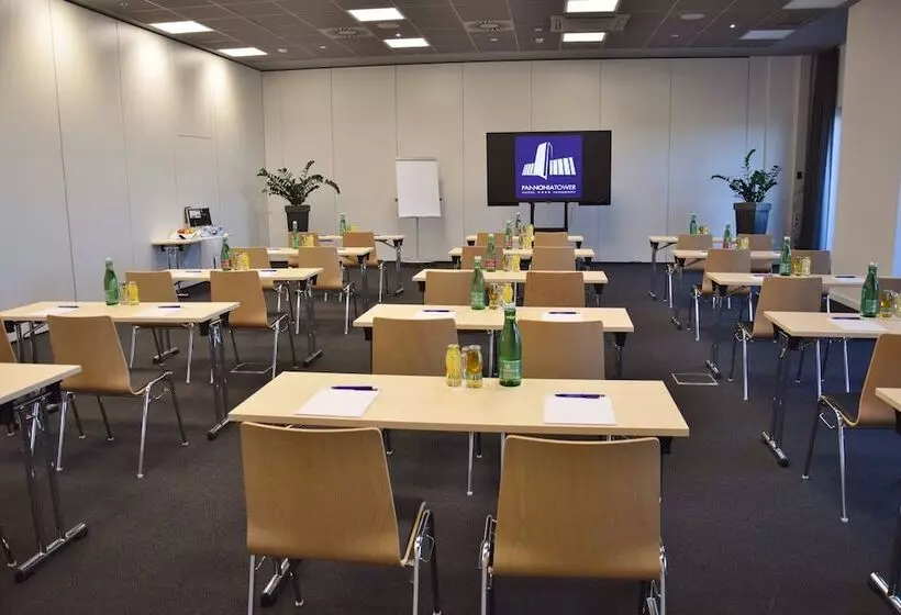 酒店 Pannonia Tower