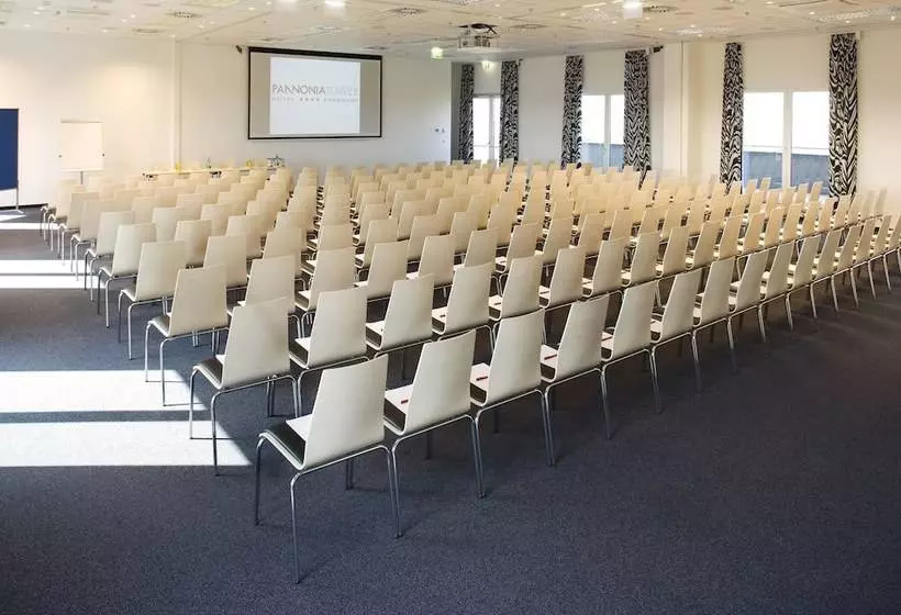 酒店 Pannonia Tower