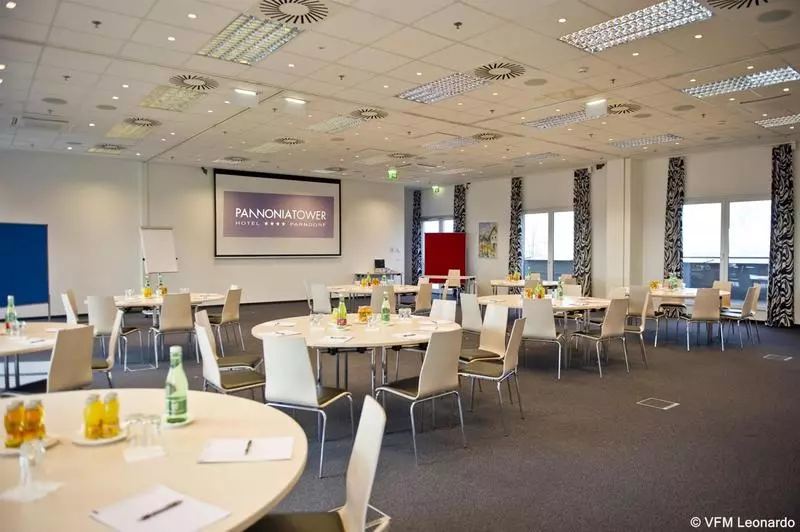 酒店 Pannonia Tower