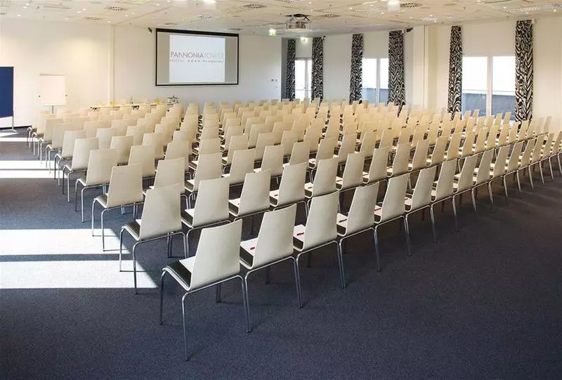 酒店 Pannonia Tower