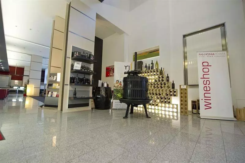 酒店 Pannonia Tower