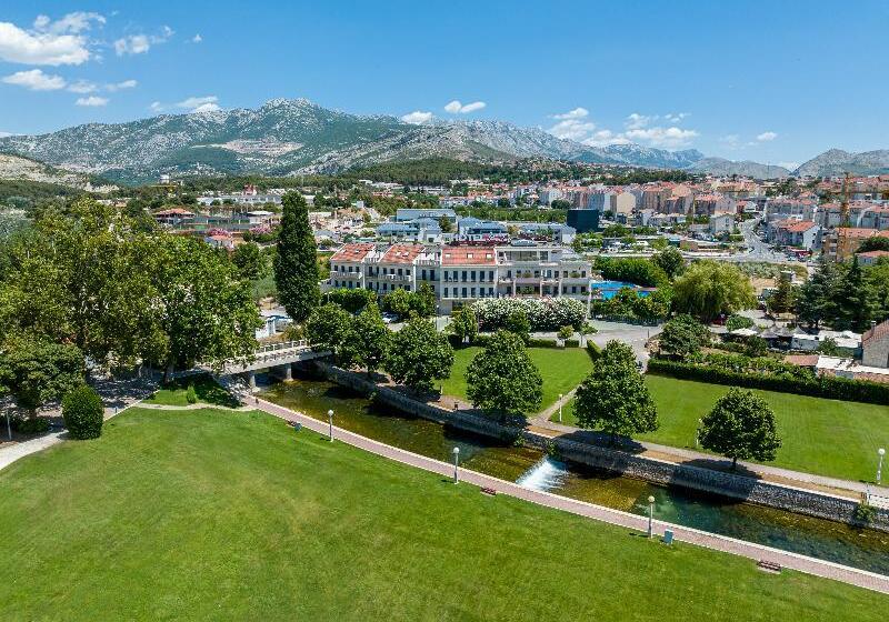 בית מלון כפרי President Solin