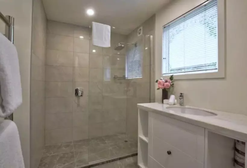 בית מלון כפרי Queenstown House Bed & Breakfast And Apartments