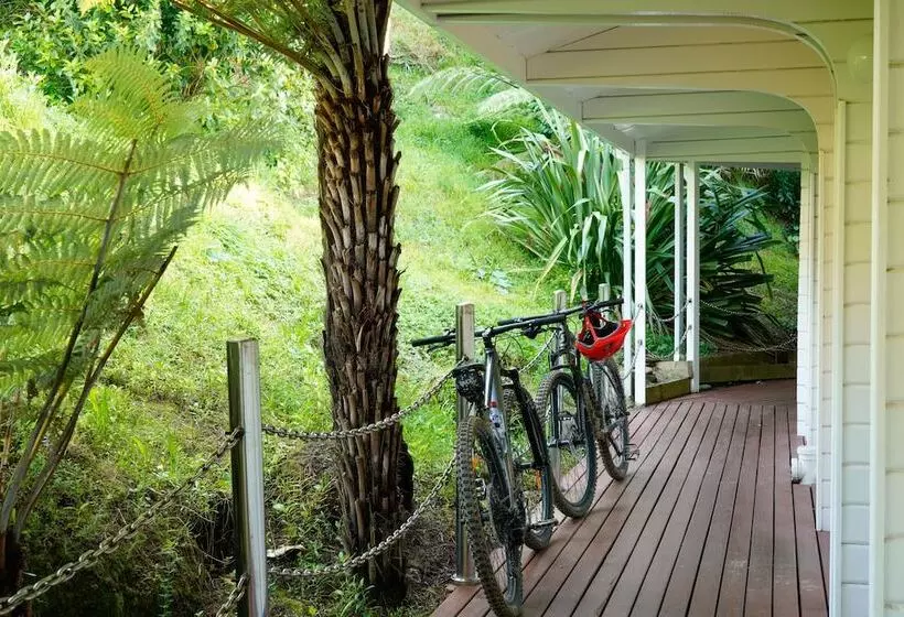 هتل The Portage Resort