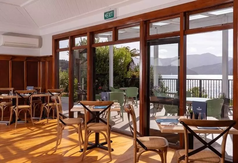 هتل The Portage Resort