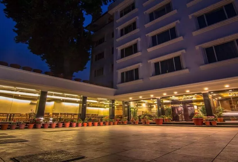 Hotel Comrade Inn