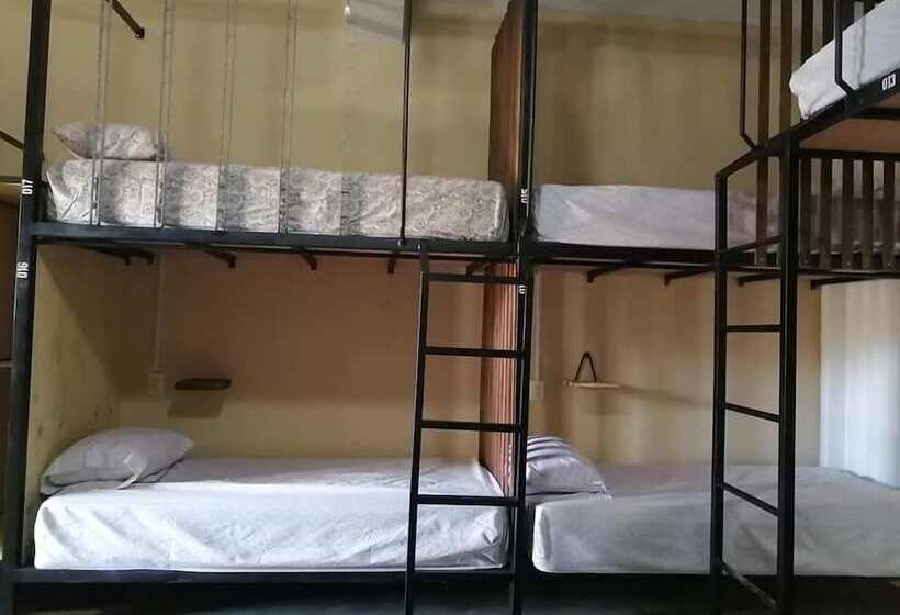 Otel Hostal Casa Herrero Hostel