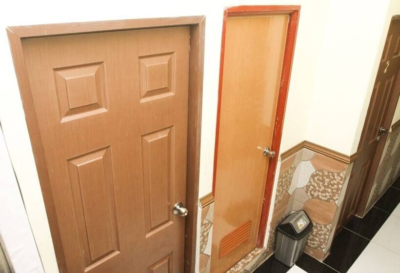 تختخواب و صبحانه Grand Iora Bekasi