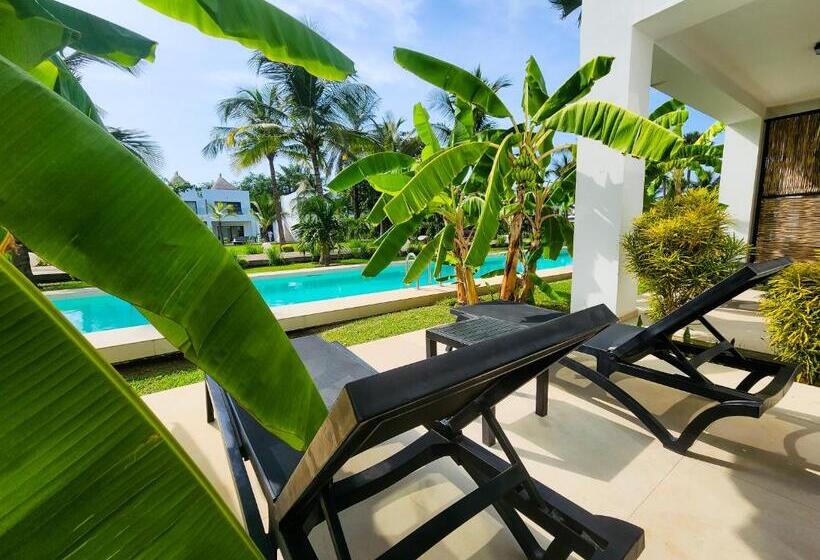 هتل Kalimba Beach Resort