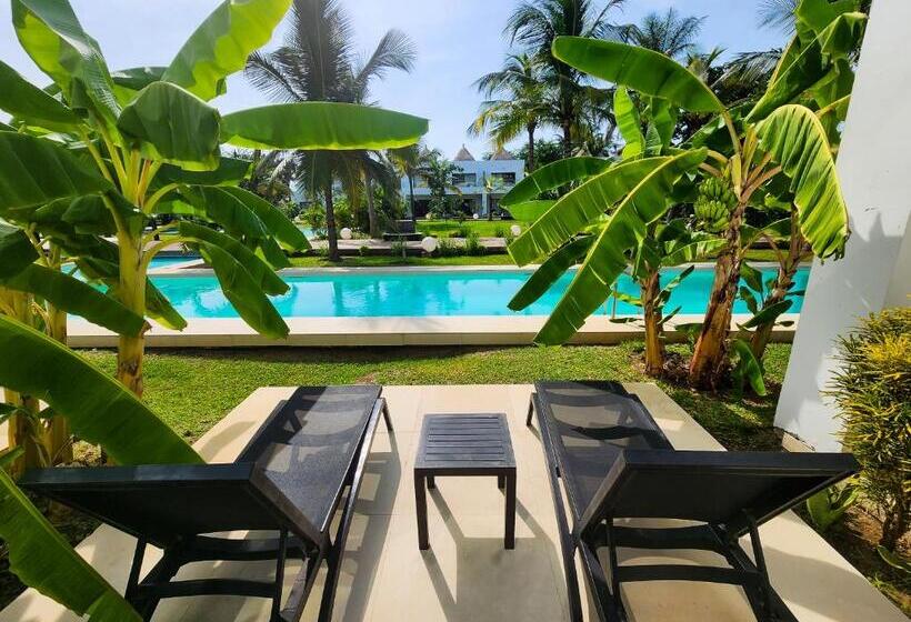 هتل Kalimba Beach Resort