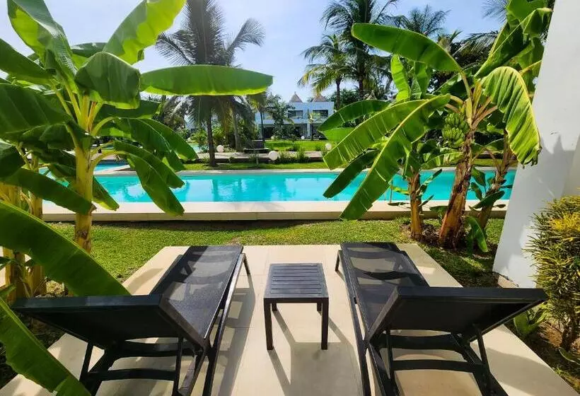 هتل Kalimba Beach Resort