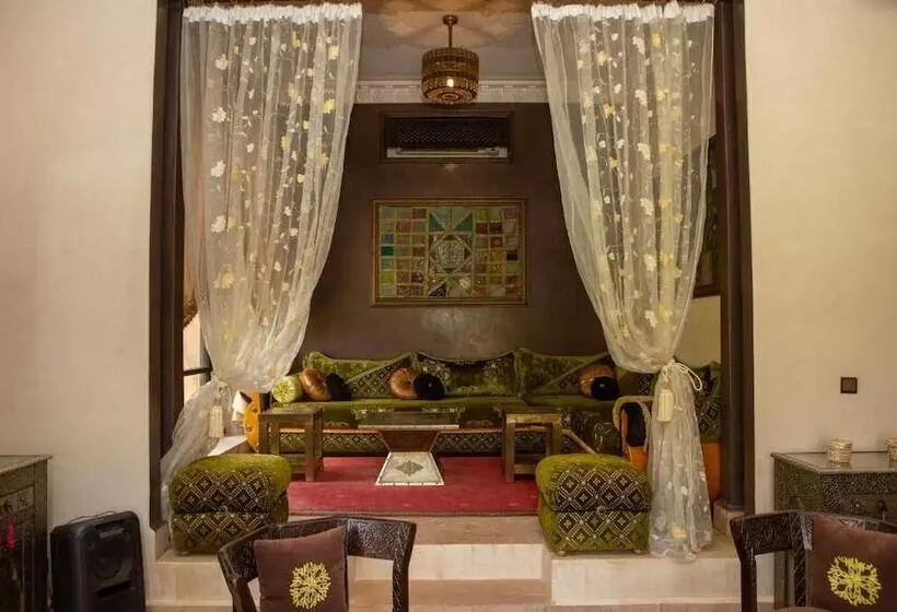 ペンション Villa Dar Taous