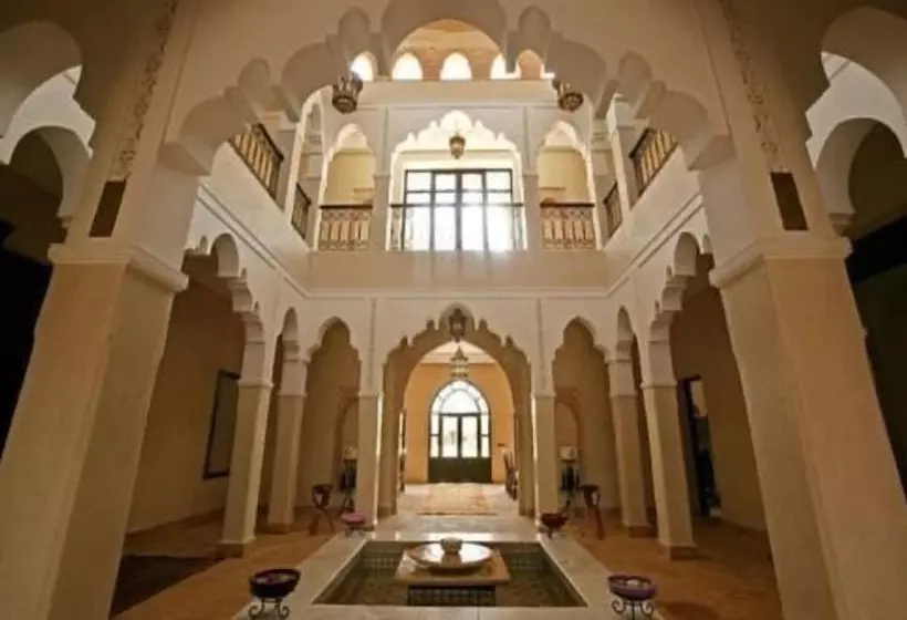 ペンション Villa Dar Taous