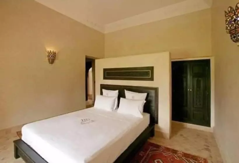 ペンション Villa Dar Taous