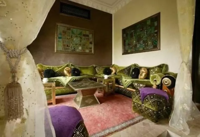 ペンション Villa Dar Taous