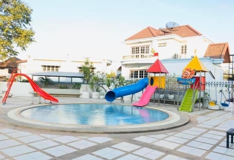 בית מלון כפרי Buathong Pool Villa