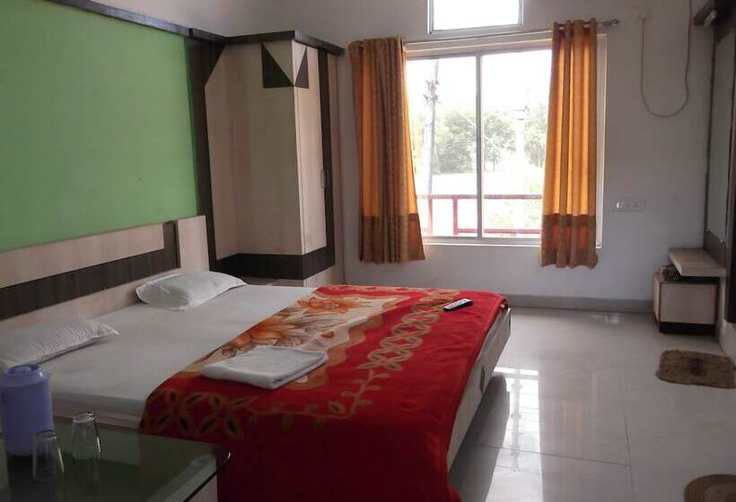 酒店 Mrignayani Pachmarhi