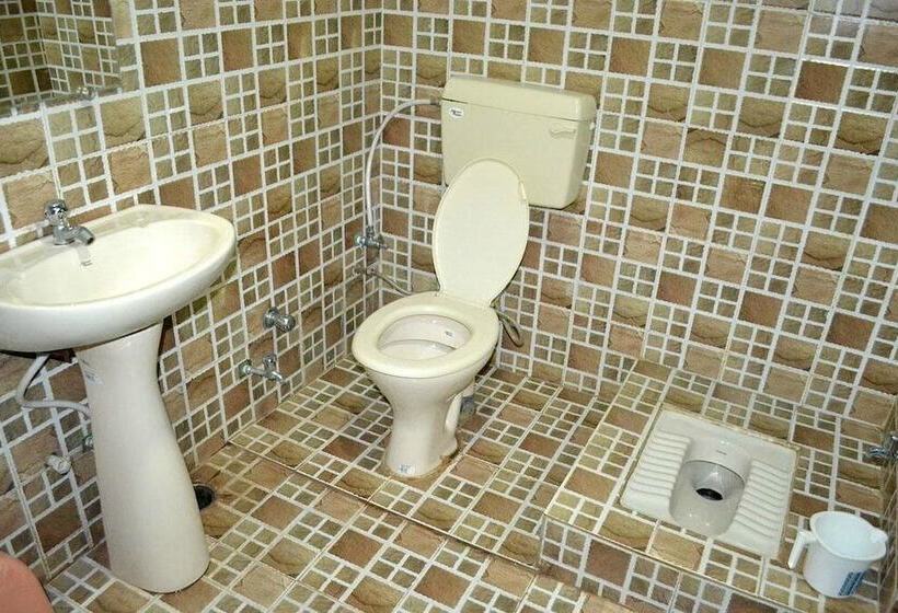 酒店 Mrignayani Pachmarhi