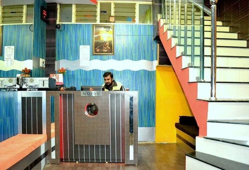 酒店 Mrignayani Pachmarhi