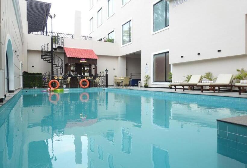 בית מלון כפרי Polo Towers Agartala