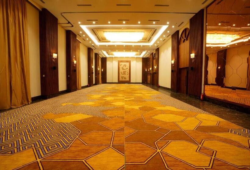 בית מלון כפרי Polo Towers Agartala