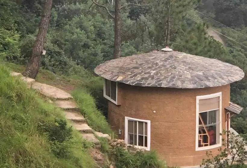 Hotelli Sukoon Nature Retreat Near Bhatrojkhan Ranikhet