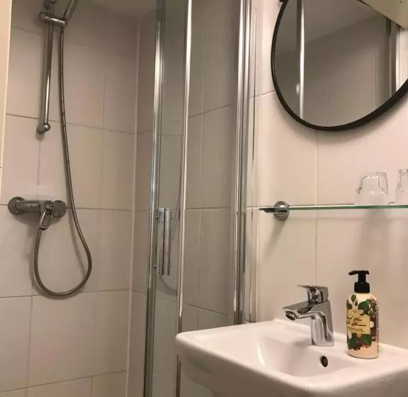 مبيت وإفطار Central Guest Rooms