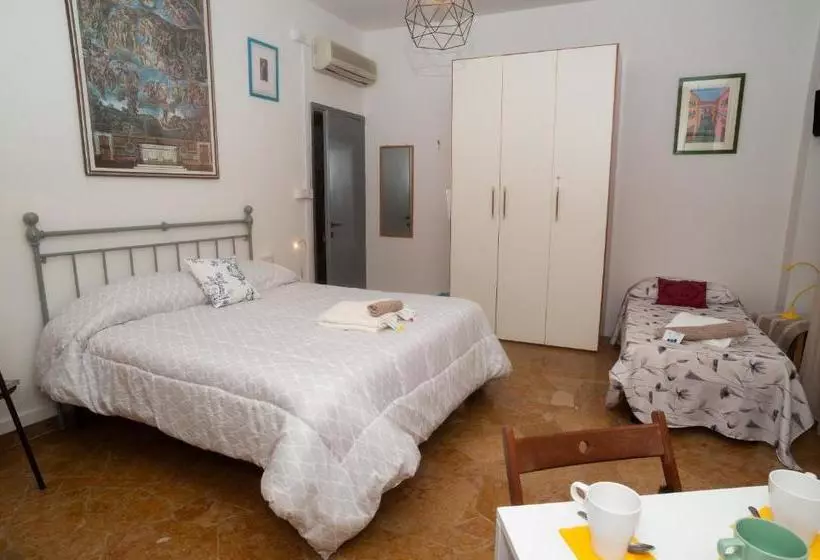 تختخواب و صبحانه Guesthouse Amici Miei