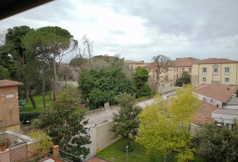 تختخواب و صبحانه Window To The Tower